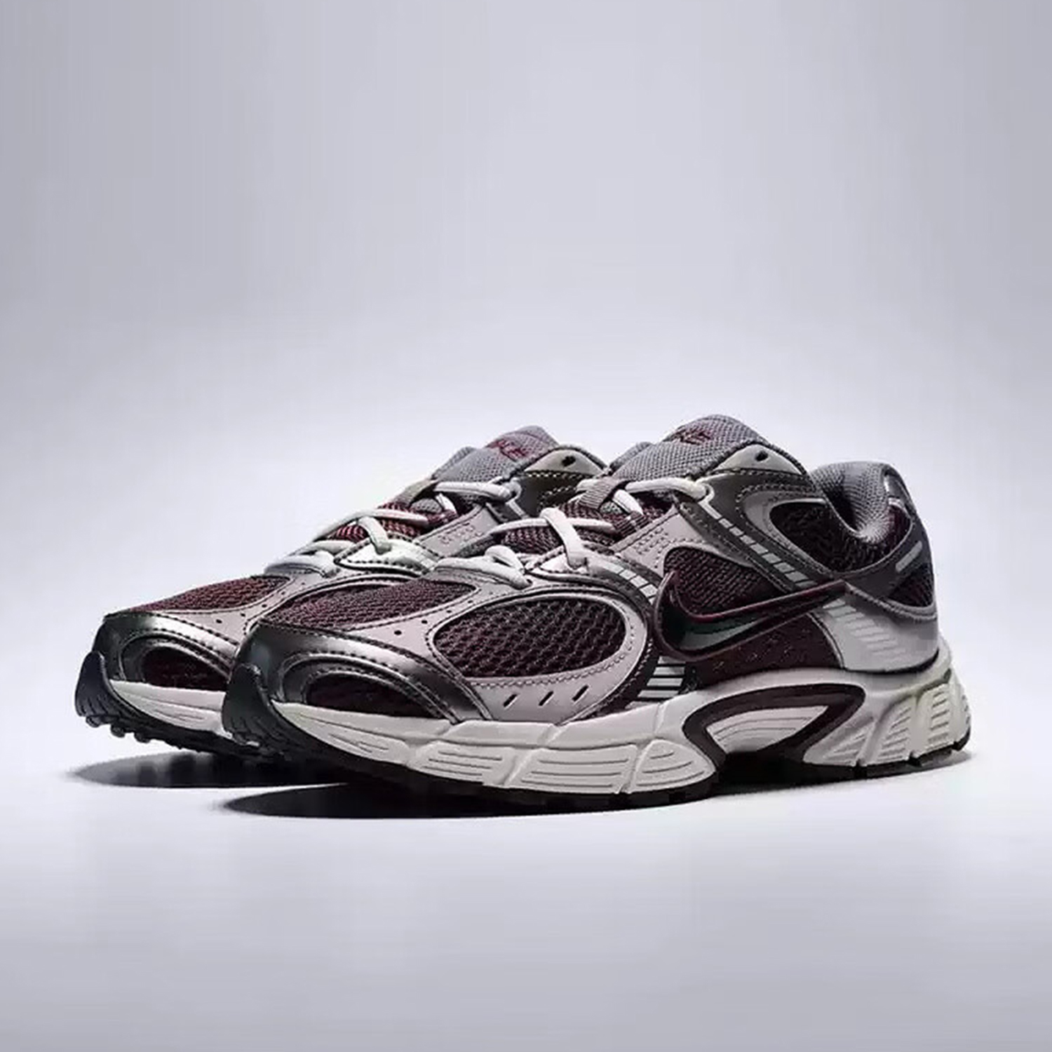 Nike Genuine V5 RNR Men's Ligh - Men'S Shoes V5 Rnr recensione e prezzo