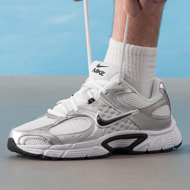 Nike (Nike) V5 Rnr Men's Sport - Men'S Shoes V5 Rnr recensione e prezzo