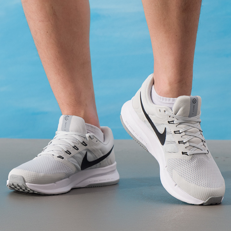 Nike Men's Run Swift 3 Breatha - Men Shoes Size Nike recensione e prezzo