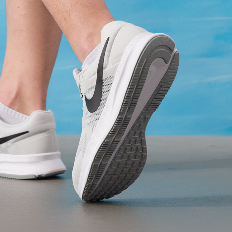 Nike Men's Run Swift 3 Breatha - Men Shoes Size Nike recensione e prezzo